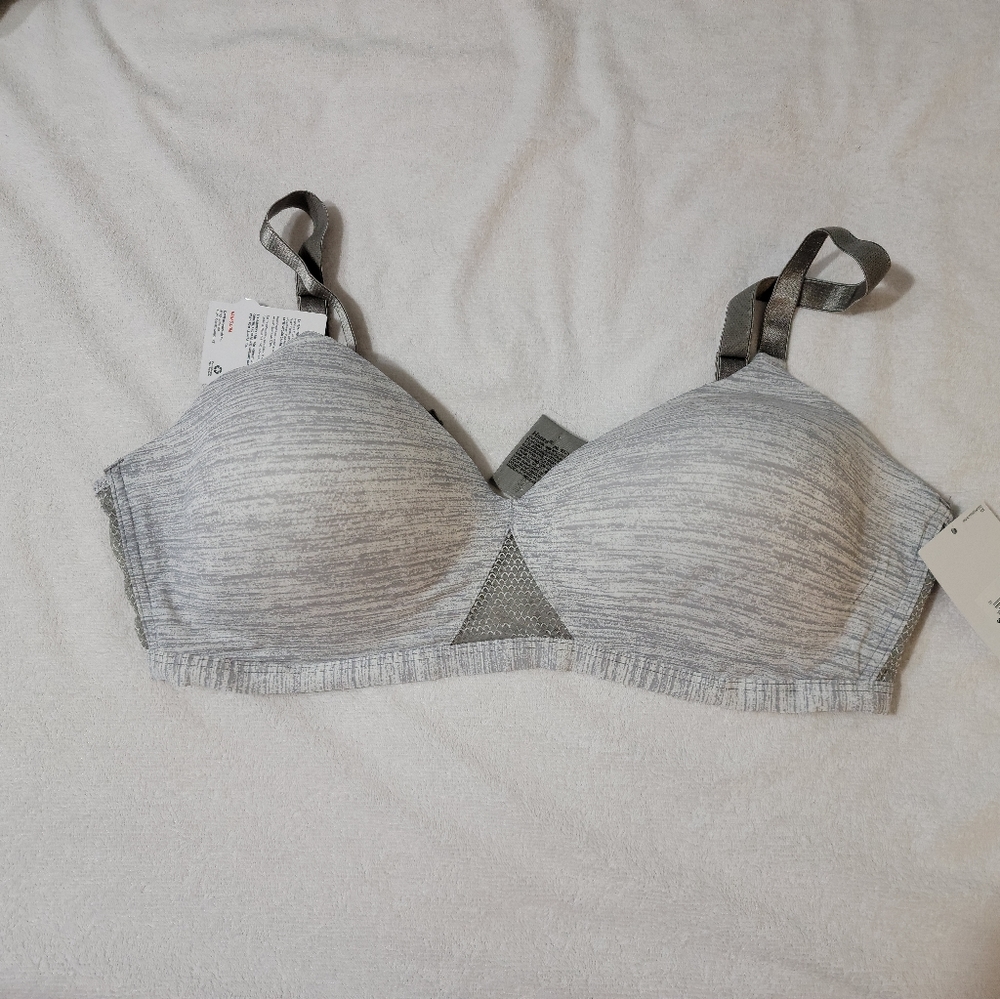 Hanes Women's Oh So Light Foam ComfortFlex Fit Wirefree Bra MHG521. XXL